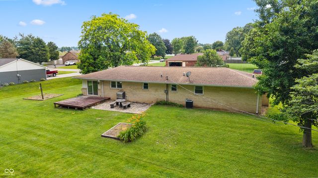 10751 N Rainbow Lane, Mooresville, IN 46158