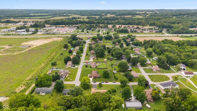 10751 N Rainbow Lane, Mooresville, IN 46158