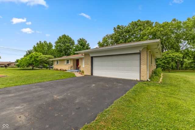 10751 N Rainbow Lane, Mooresville, IN 46158