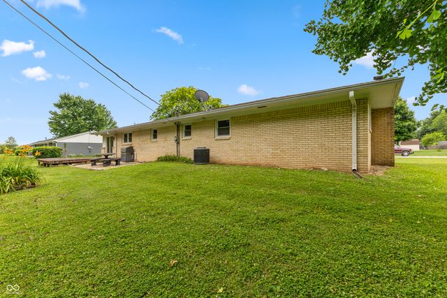 10751 N Rainbow Lane, Mooresville, IN 46158