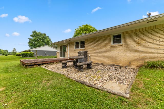 10751 N Rainbow Lane, Mooresville, IN 46158