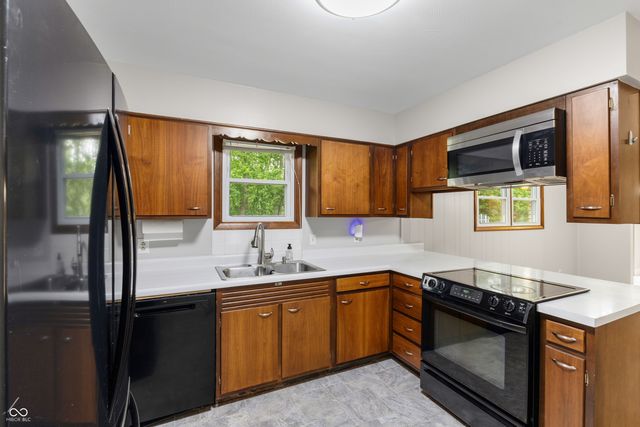 10751 N Rainbow Lane, Mooresville, IN 46158