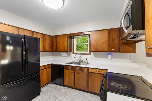 10751 N Rainbow Lane, Mooresville, IN 46158