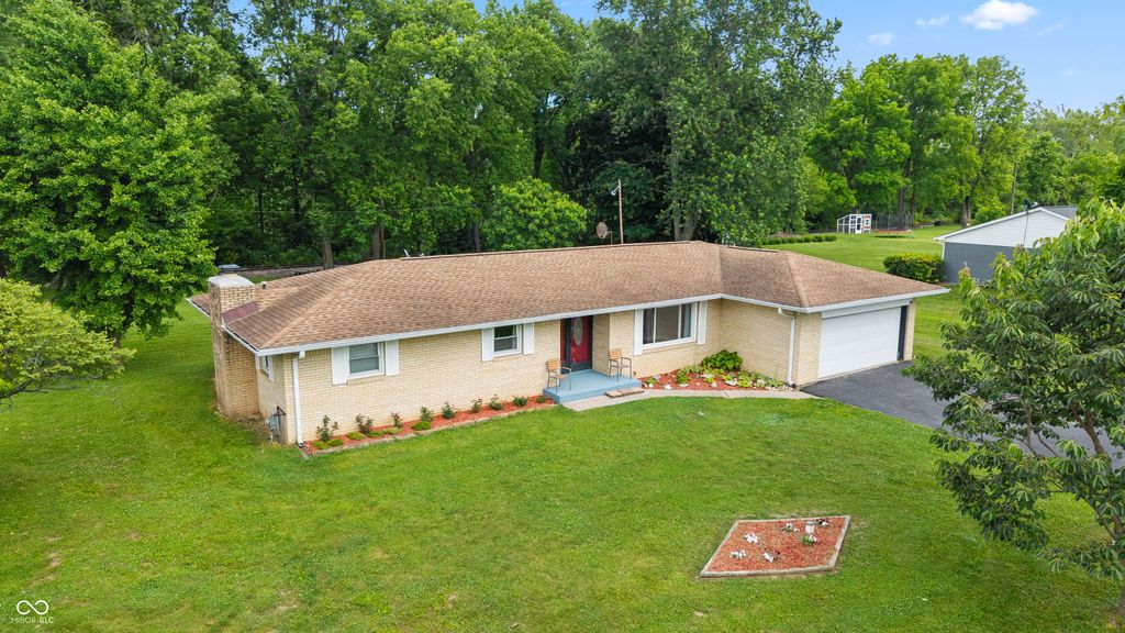 10751 N Rainbow Lane, Mooresville, IN 46158
