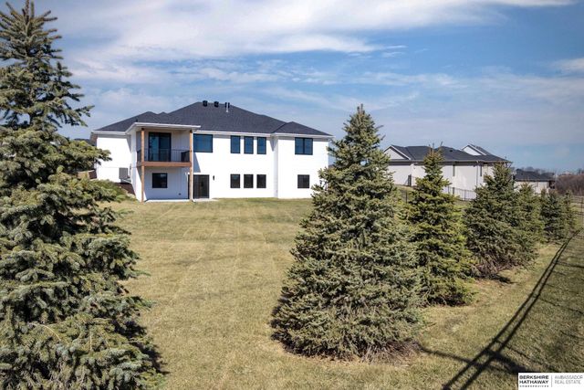 5401 N 205 Street, Elkhorn, NE 68022