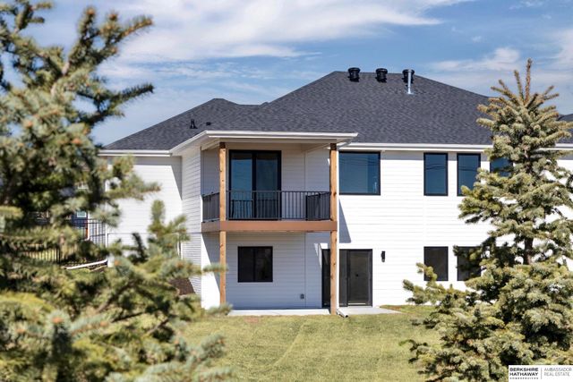 5401 N 205 Street, Elkhorn, NE 68022