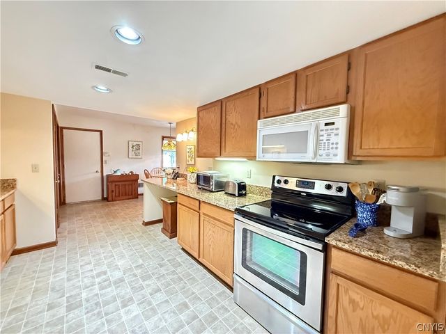 376 Summerhaven Drive North, Manlius, NY 13057