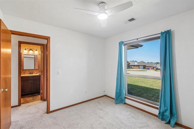 1924 Oakwood East Boulevard, Midwest City, OK 73130