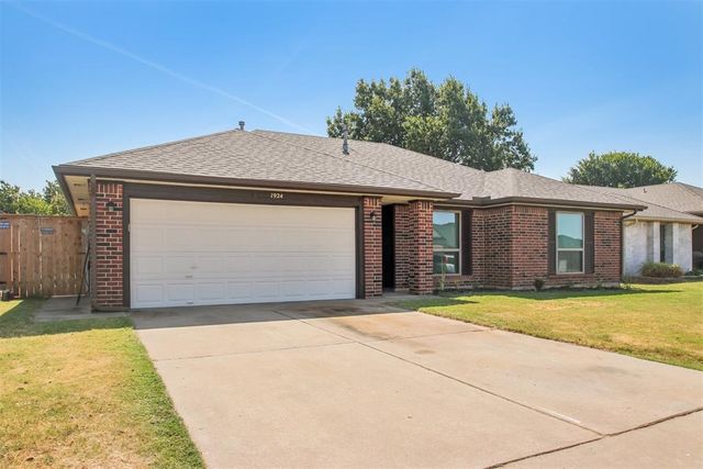 1924 Oakwood East Boulevard, Midwest City, OK 73130