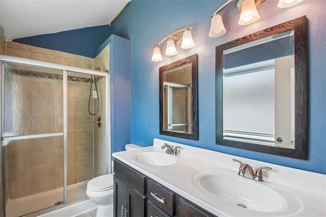 1924 Oakwood East Boulevard, Midwest City, OK 73130