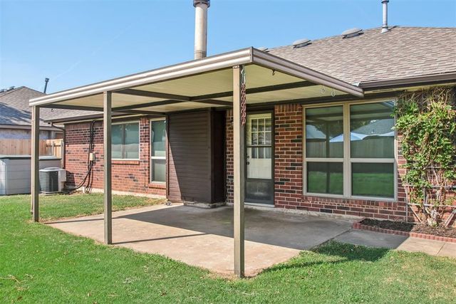 1924 Oakwood East Boulevard, Midwest City, OK 73130