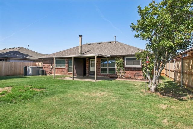 1924 Oakwood East Boulevard, Midwest City, OK 73130