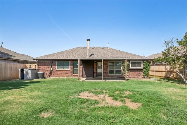 1924 Oakwood East Boulevard, Midwest City, OK 73130