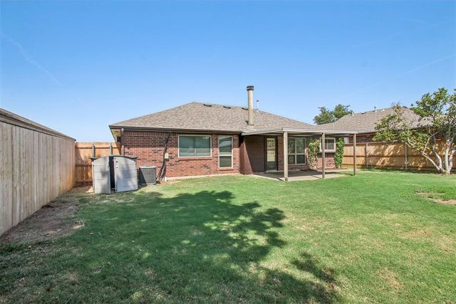 1924 Oakwood East Boulevard, Midwest City, OK 73130