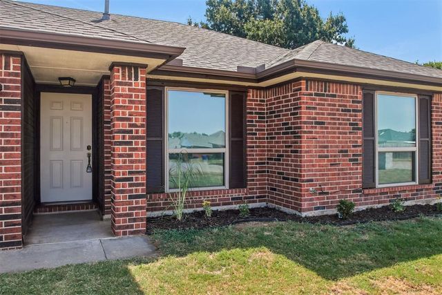 1924 Oakwood East Boulevard, Midwest City, OK 73130