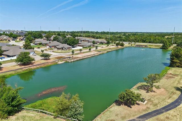 1924 Oakwood East Boulevard, Midwest City, OK 73130