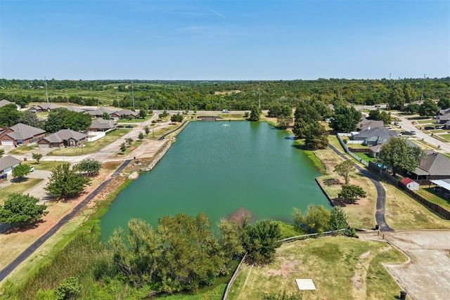 1924 Oakwood East Boulevard, Midwest City, OK 73130