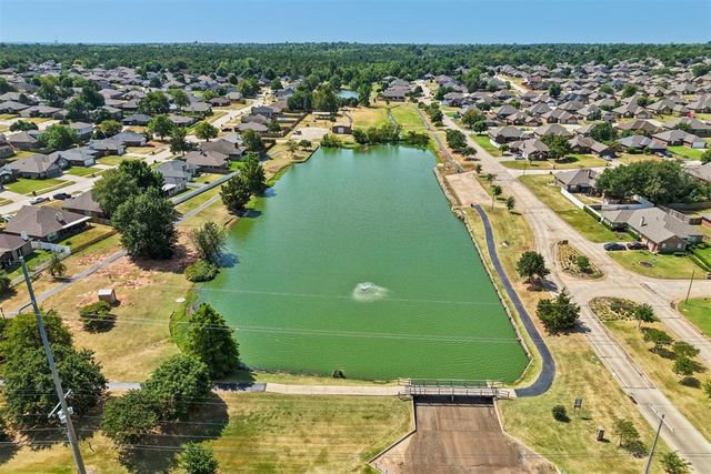 1924 Oakwood East Boulevard, Midwest City, OK 73130
