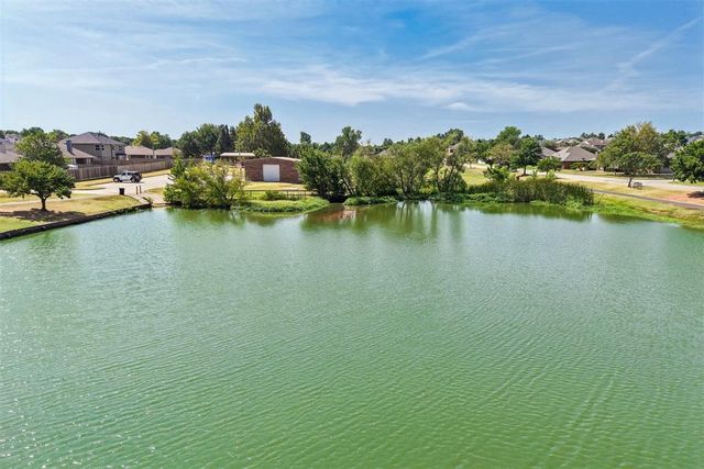 1924 Oakwood East Boulevard, Midwest City, OK 73130