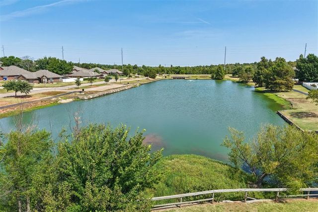1924 Oakwood East Boulevard, Midwest City, OK 73130