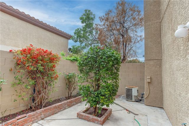 690 Ambling Gait Avenue, Henderson, NV 89015