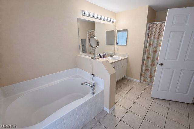 3602 NE 12th CT, Cape Coral, FL 33909