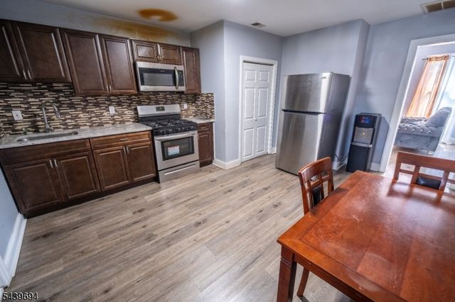 62 Highland St, Paterson City, NJ 07524
