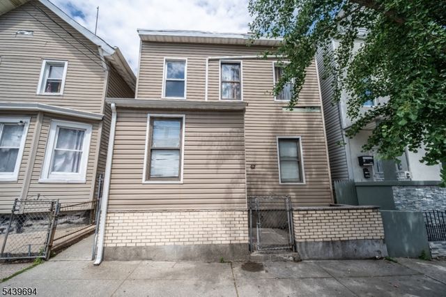 62 Highland St, Paterson City, NJ 07524