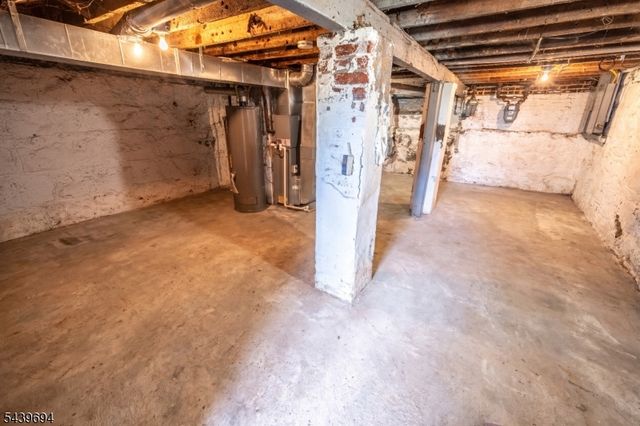 62 Highland St, Paterson City, NJ 07524