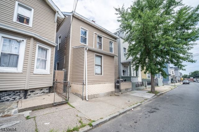 62 Highland St, Paterson City, NJ 07524