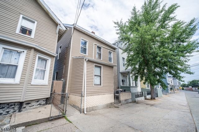 62 Highland St, Paterson City, NJ 07524