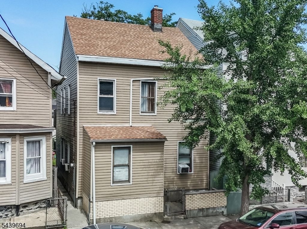 62 Highland St, Paterson City, NJ 07524