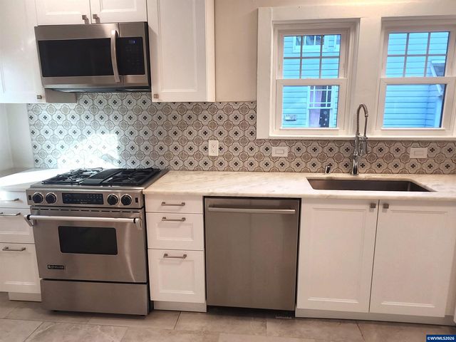 1875 High St SE, Salem, OR 97302