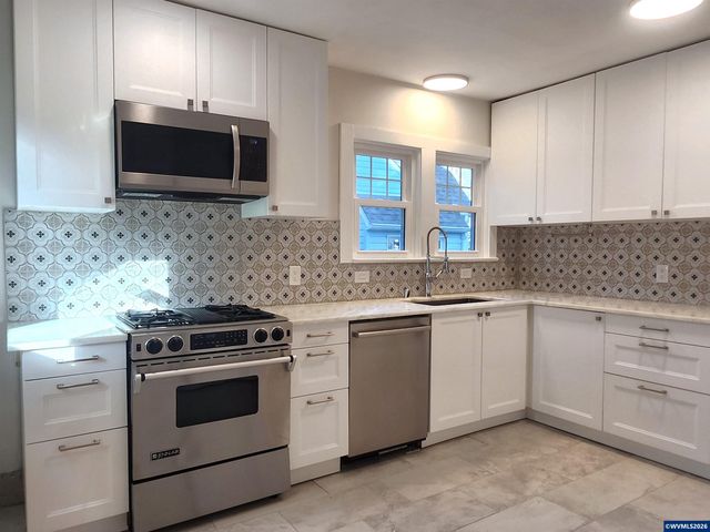 1875 High St SE, Salem, OR 97302