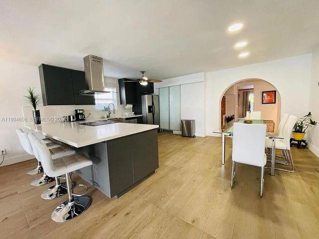 1143 Lincoln St, Hollywood, FL 33019