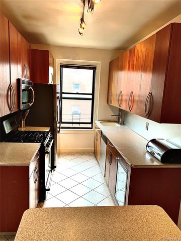 7320 Austin Street 4A, Forest Hills, NY 11375