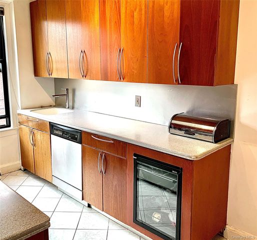 7320 Austin Street 4A, Forest Hills, NY 11375