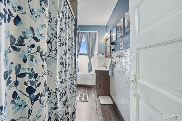 5232 Highland Avenue, St Louis, MO 63113