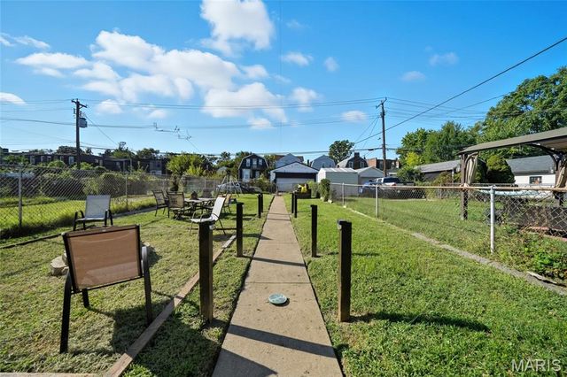 5232 Highland Avenue, St Louis, MO 63113