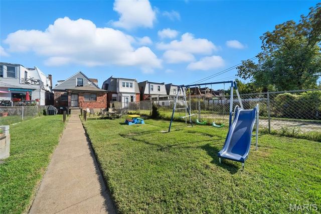 5232 Highland Avenue, St Louis, MO 63113