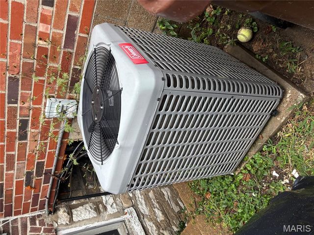 5232 Highland Avenue, St Louis, MO 63113