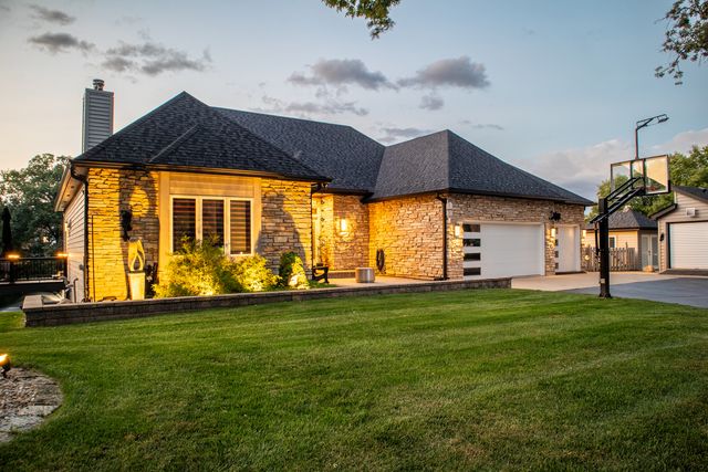 40W022 Tanner Road, North Aurora, IL 60542