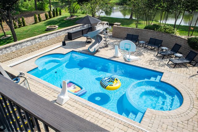 40W022 Tanner Road, North Aurora, IL 60542