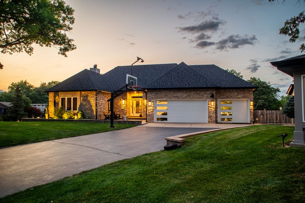 40W022 Tanner Road, North Aurora, IL 60542