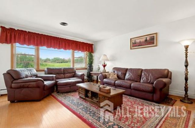 2 Carlton Street, Carteret, NJ 07008