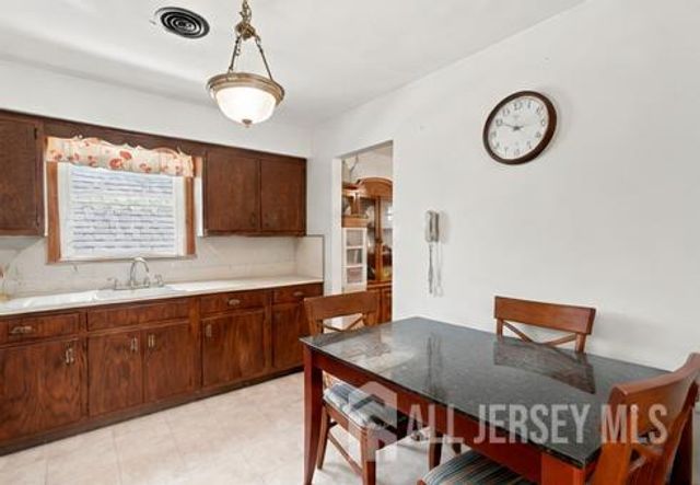 2 Carlton Street, Carteret, NJ 07008