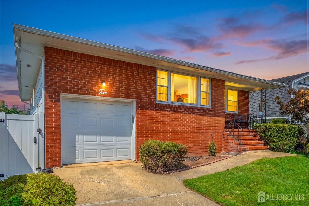 2 Carlton Street, Carteret, NJ 07008
