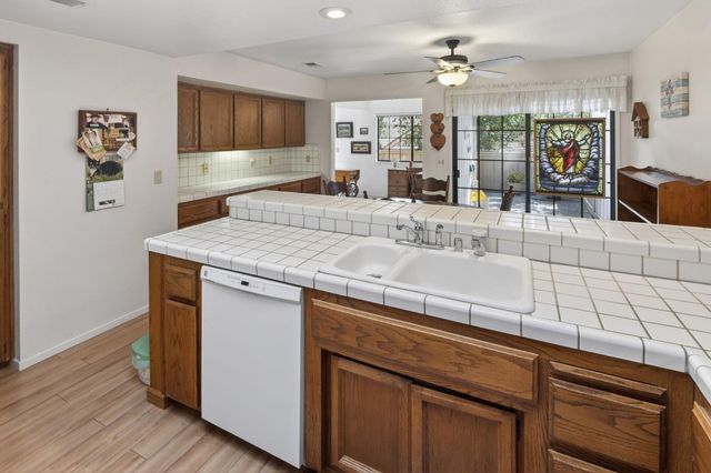 7440 W Black Tree Ln, Citrus Heights, CA 95610