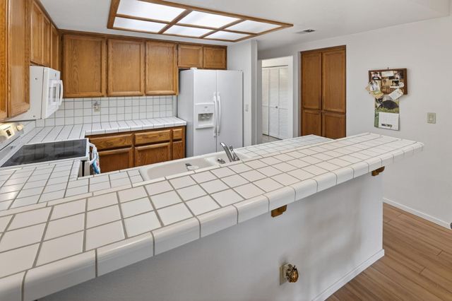 7440 W Black Tree Ln, Citrus Heights, CA 95610