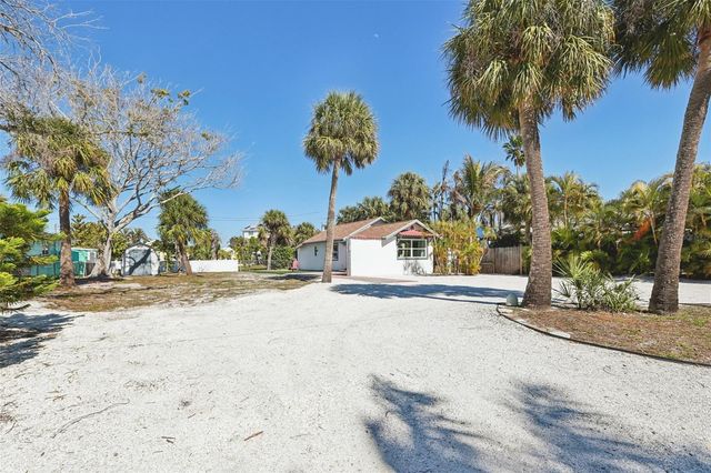 13135 4TH STREET E, Madeira Beach, FL 33708